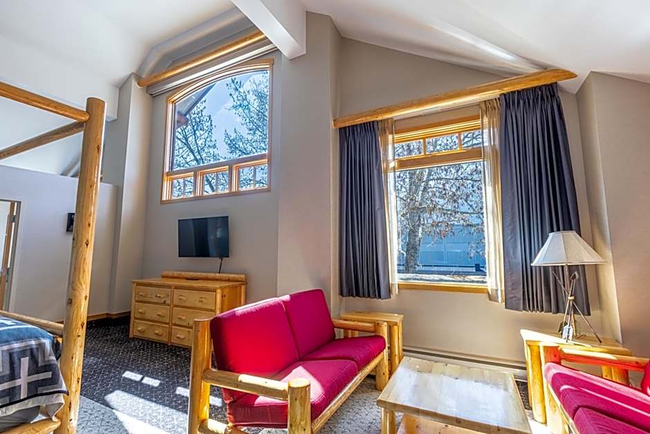 Brewsters Mountain Lodge