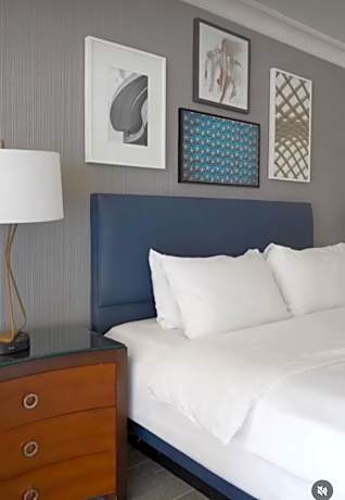 Classic Queen Room - Mobility Accessible with Roll-In Shower