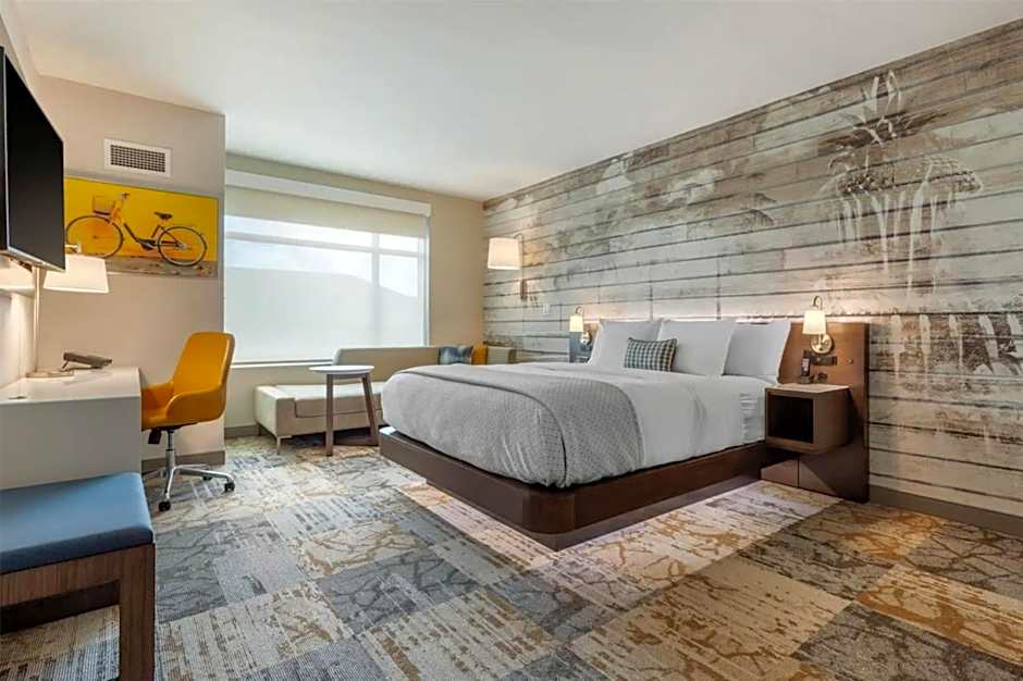 DoubleTree by Hilton Charleston Riverview