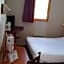Kyriad Chantilly Hotel
