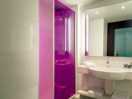 Classic room with a double bed