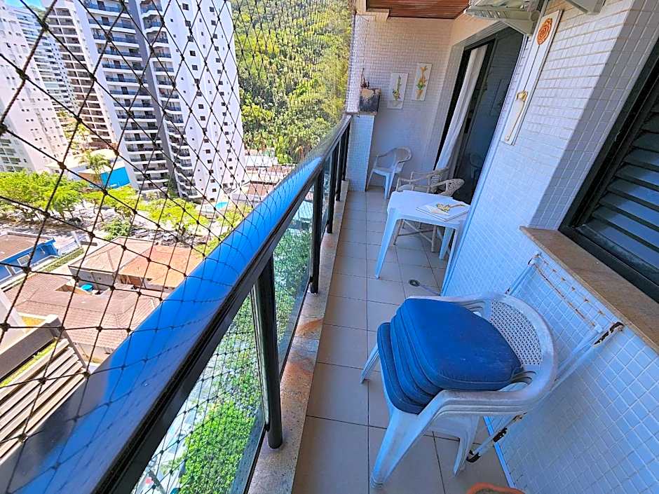 Lindo Flat Capitania Varam , WI FI , 2 aparelhos de ar condicionado , serviço de praia , enorme sacada com vista ao mar e telas de proteção para as crianças , 3 piscinas
