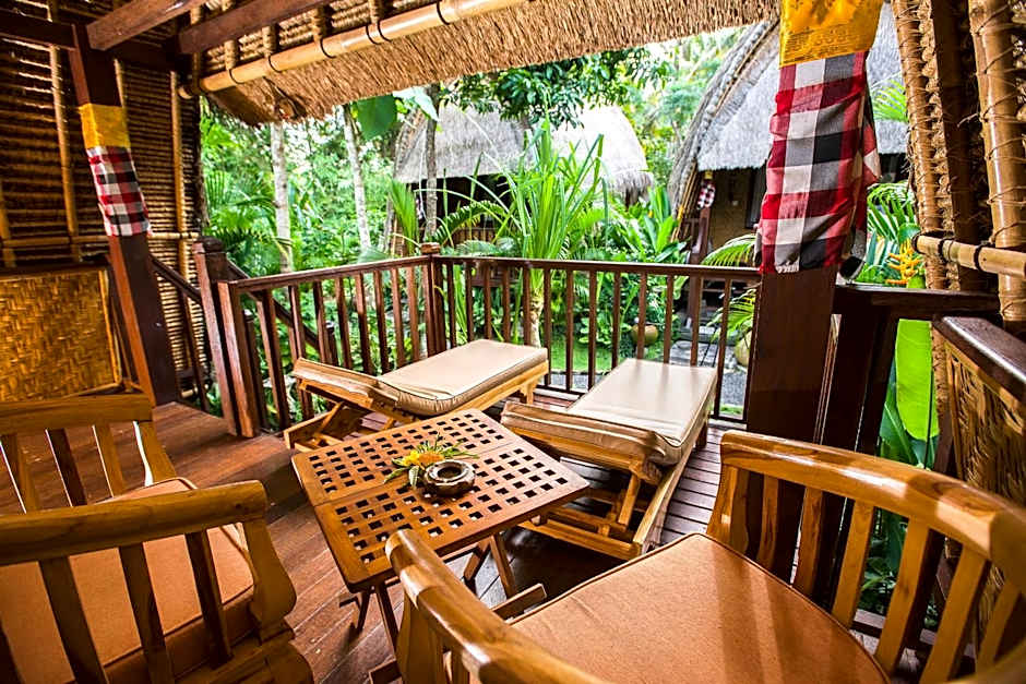 Alam Nusa Bungalow Huts & Spa
