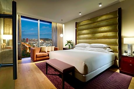 Deluxe King Room with City View - High Floor/Club Access
