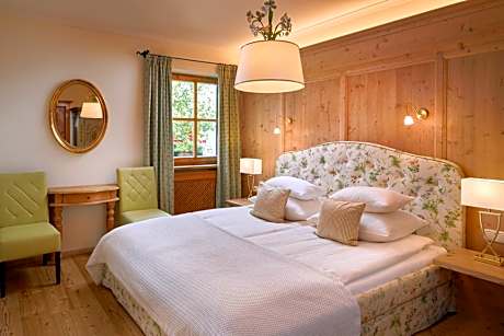 Standard One-Bedroom Apartment with Balcony