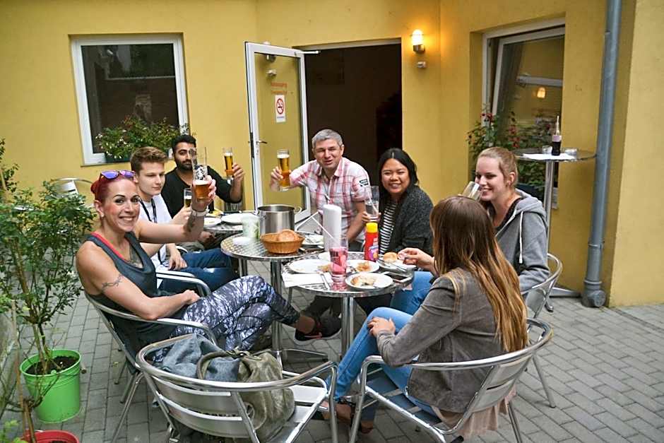 Do Step Inn  Hotel & Hostel