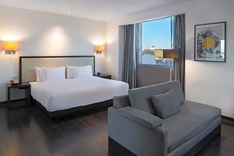 Junior King Suite with Seating Area