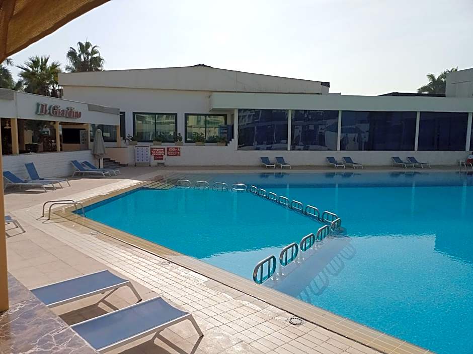 Cairo Pyramids Hotel