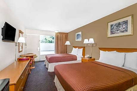 2 Double Beds Non-Smoking