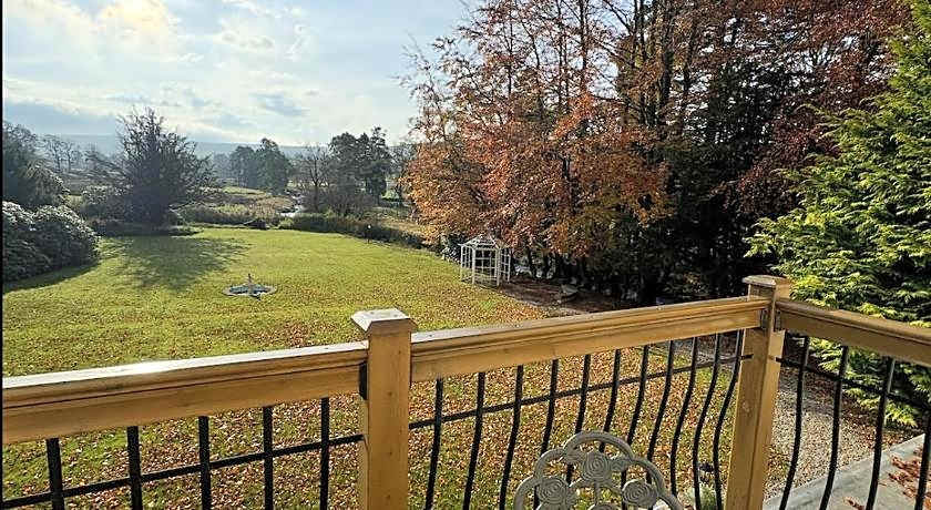 Lovelady Shield Hotel