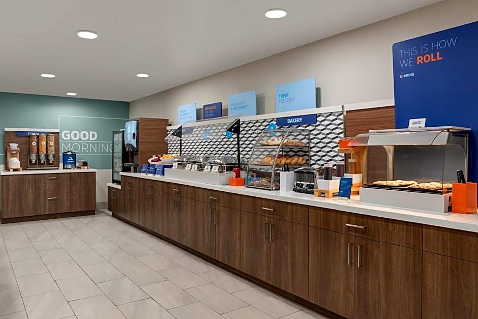 Holiday Inn Express & Suites North Fremont By IHG