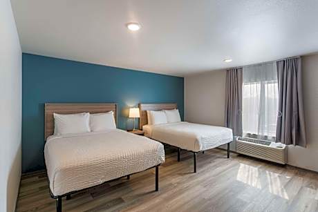 Queen Room with Two Queen Beds and Tub - Disability Access/Non-Smoking