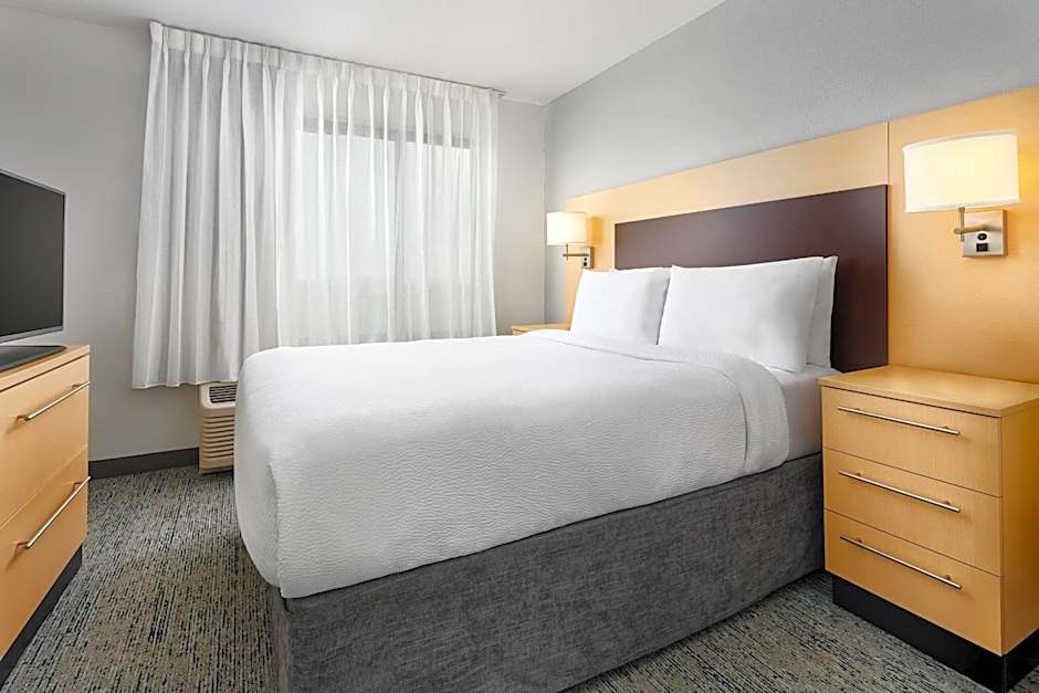 TownePlace Suites by Marriott Garden City