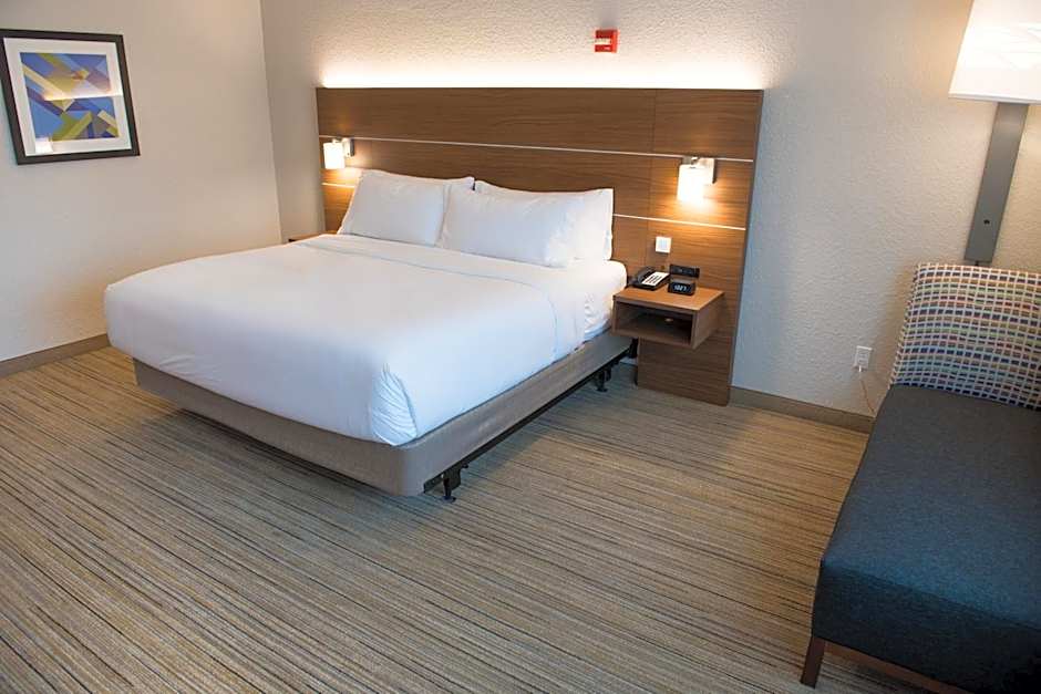 Holiday Inn Express and Suites Louisville N Jeffersonville By IHG