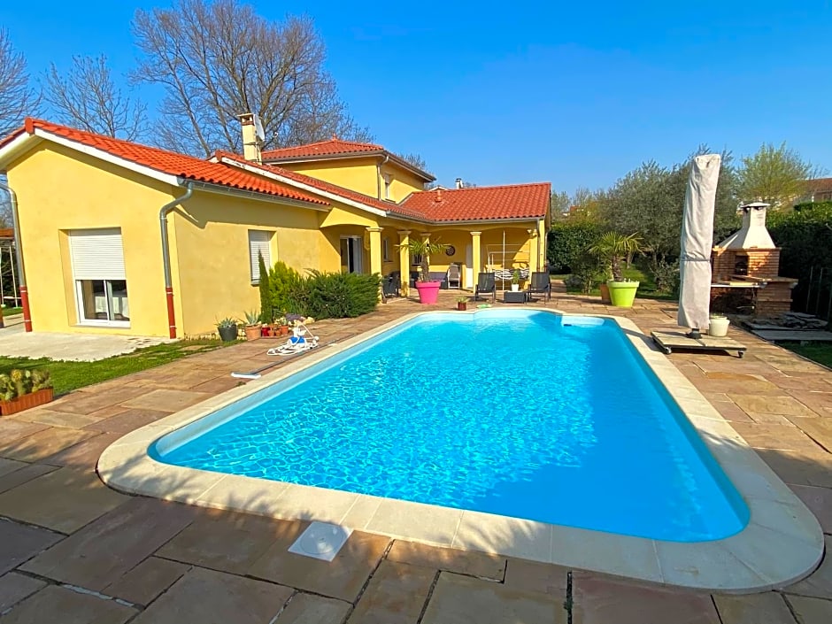 Chambres dans villa avec piscine