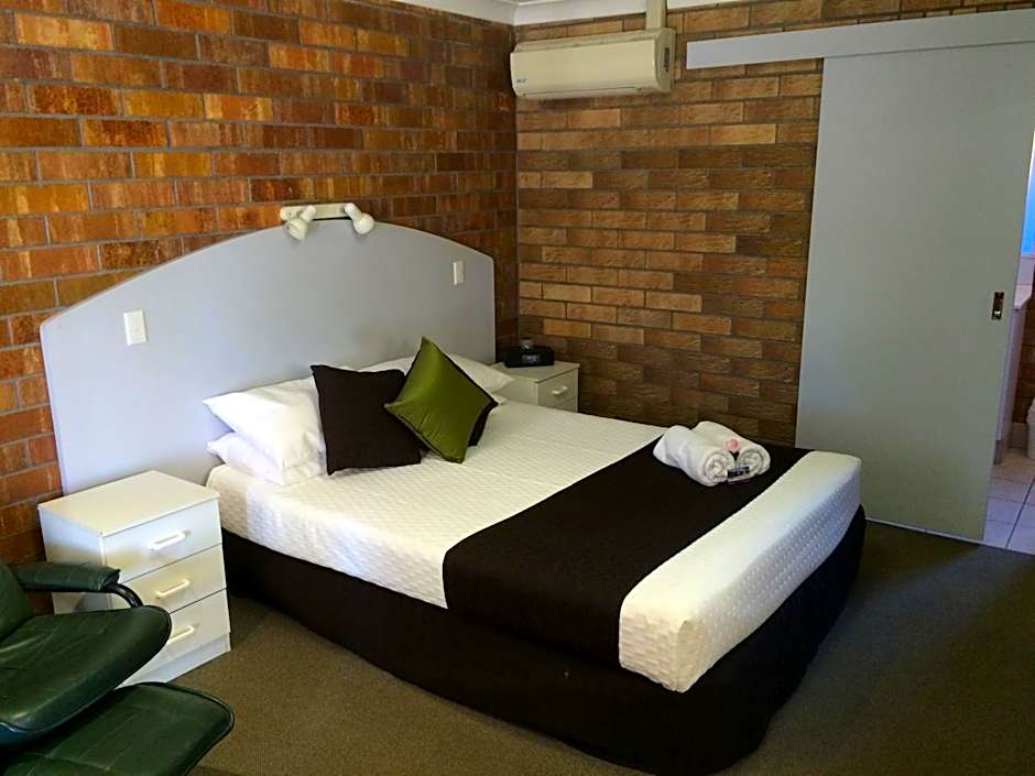 Photo 1 of 4 of Superior 1 Queen Bed