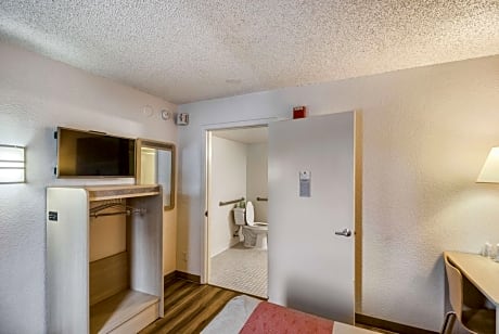 Double Room - Disability Access - Roll In Shower
