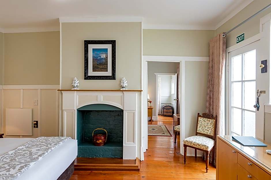 Arcadia Lodge Russell