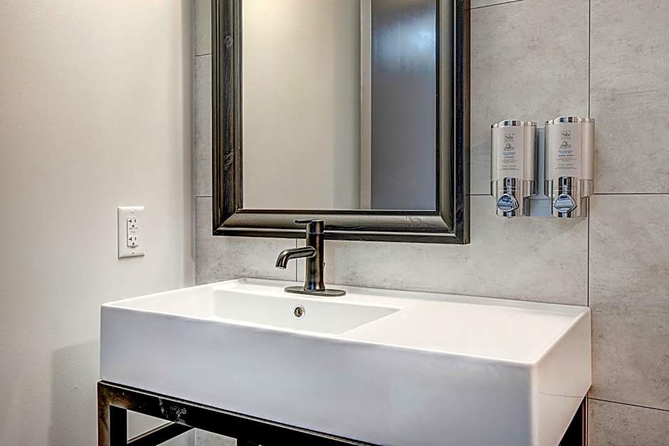 The Block Hotel & Commons