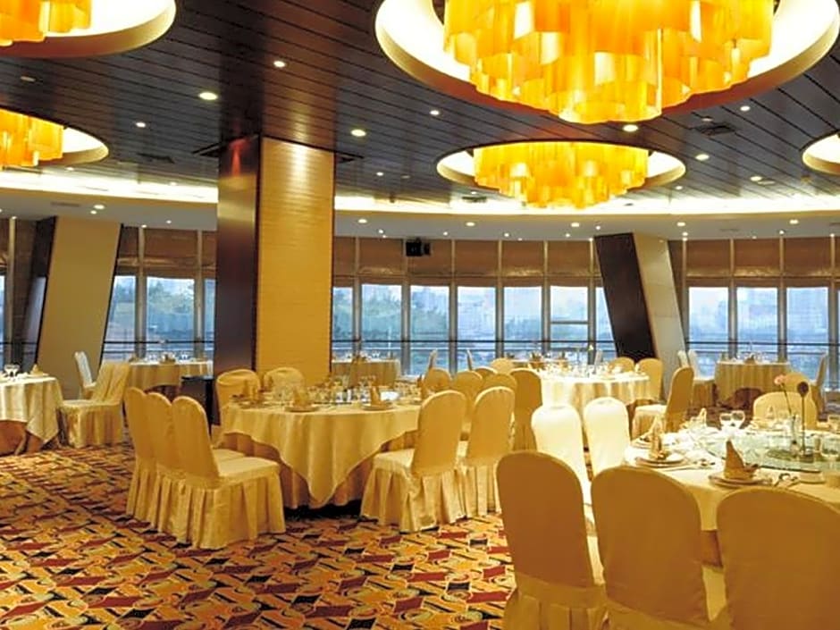 Golden Port Hotel