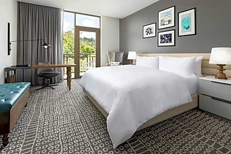 Junior Suite Balcony, Suite, 1 King, Balcony