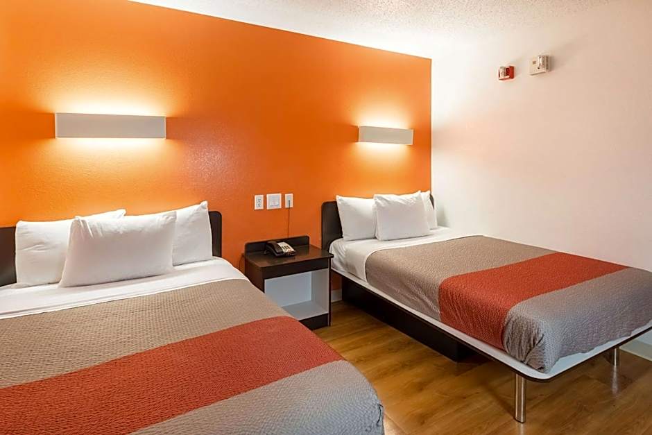 Motel 6 Irving, TX - DFW Airport North