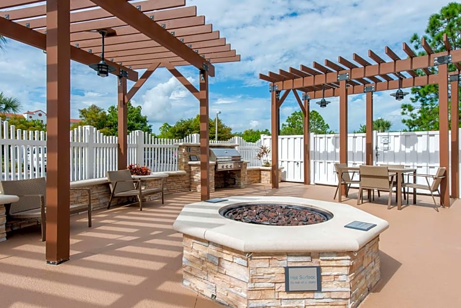 Country Inn & Suites by Radisson, Port Canaveral, FL