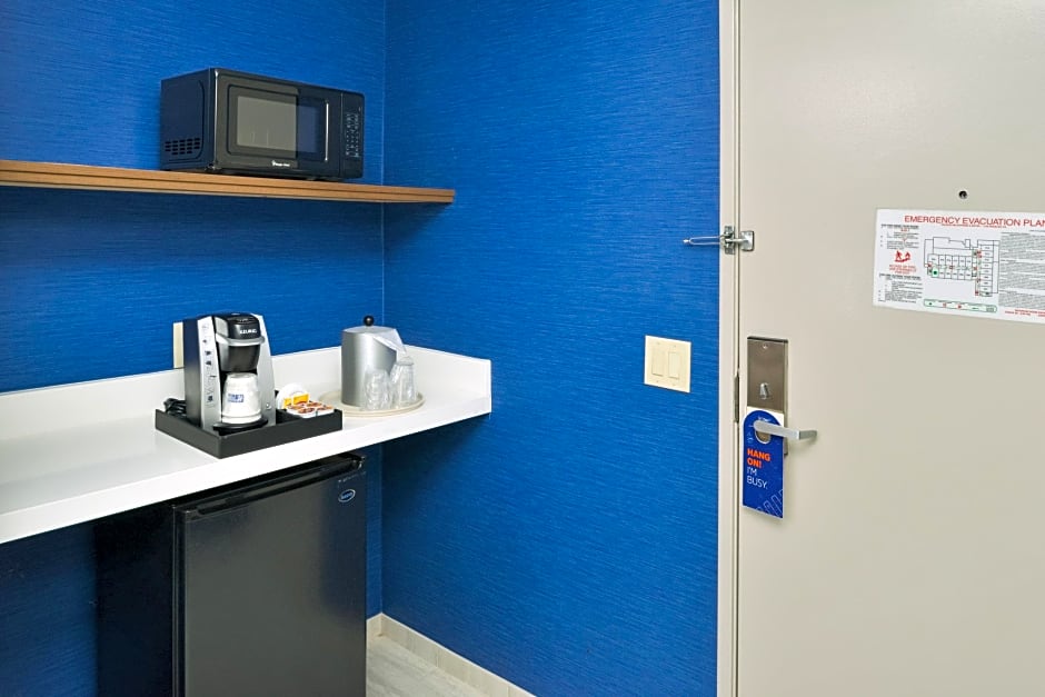 Holiday Inn Express & Suites Los Angeles Downtown West By IHG