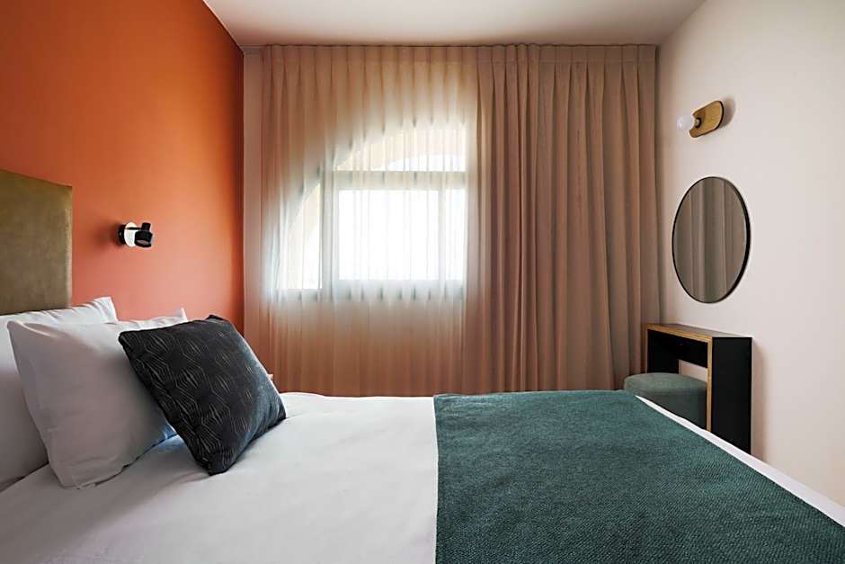 Photo 1 of 2 of 1 Bedroom Suite, Pool View, Balcony