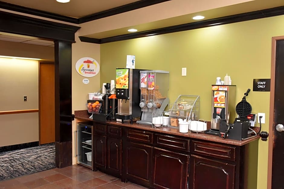 Super 8 by Wyndham Beaumont South I-10 & Walden Rd