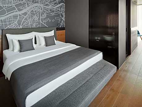 Junior King Suite