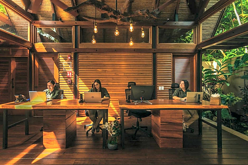 Amor Arenal (Adults Only)