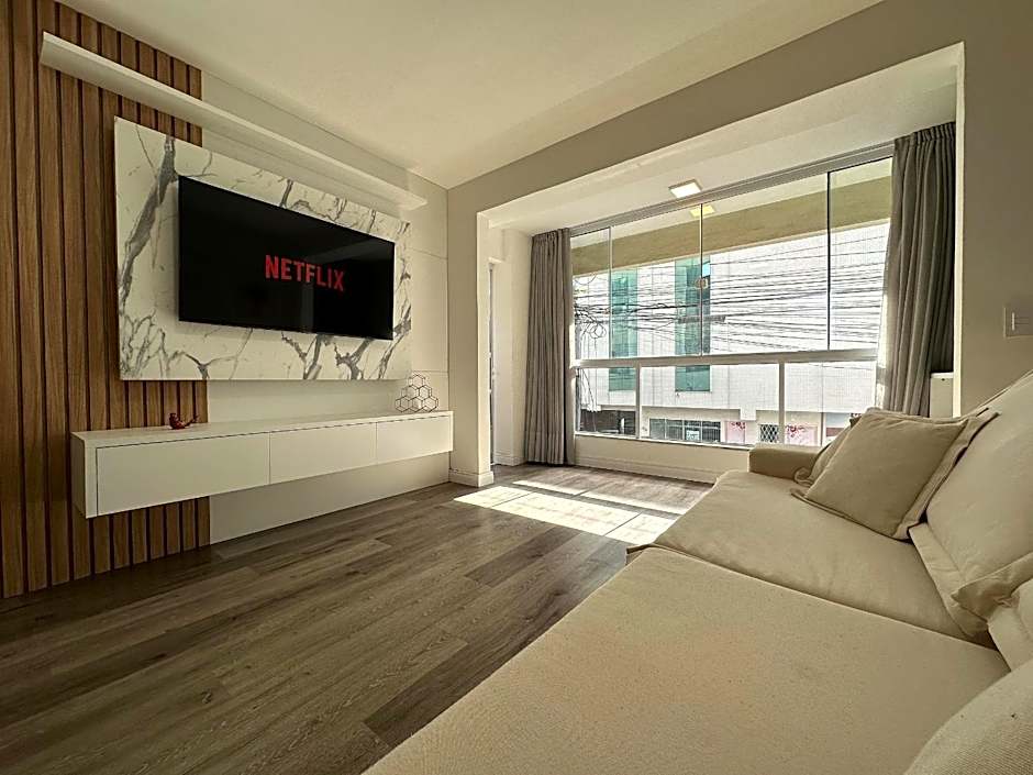 LA02- 2 Suítes +1Quarto | Jacuzzi | Churrasqueira