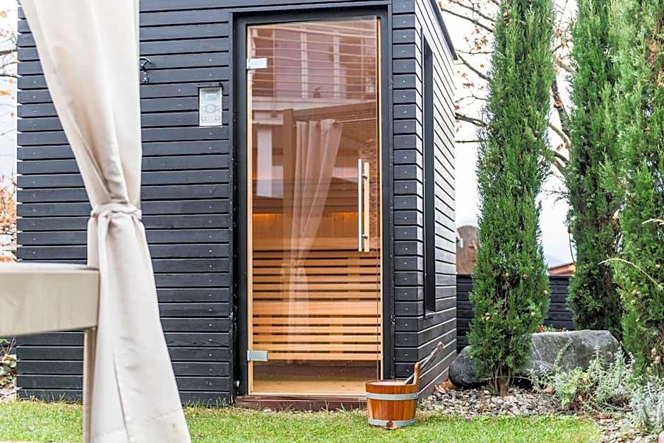 Merangardenvilla adults only