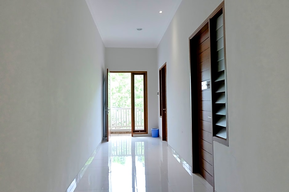 OYO 1023 Junggo Tentrem