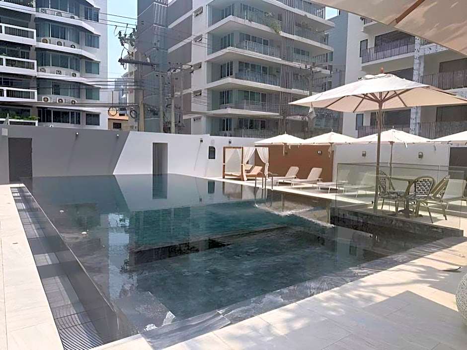 Floral Court Hotel & Residence Sukhumvit 13