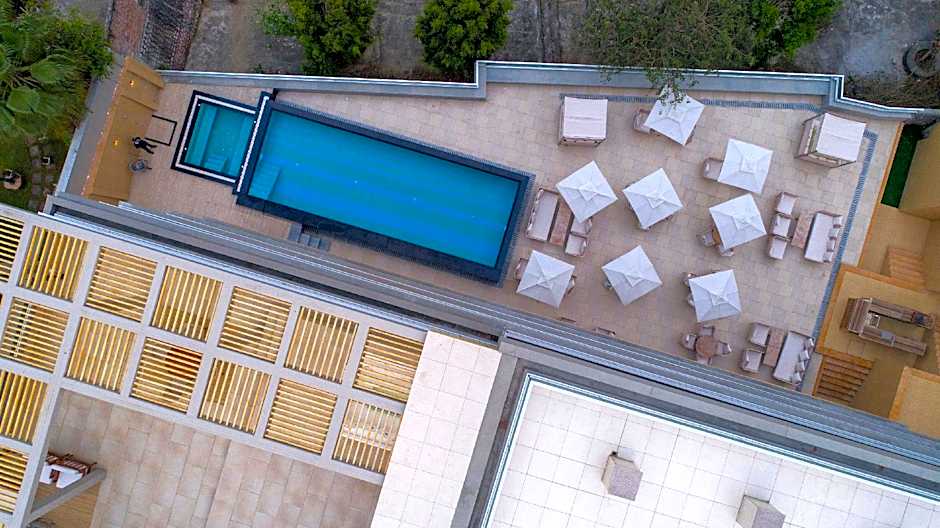 Modi Yoga Retreat - A Luxurious Yoga Retreat on the banks of Ganges