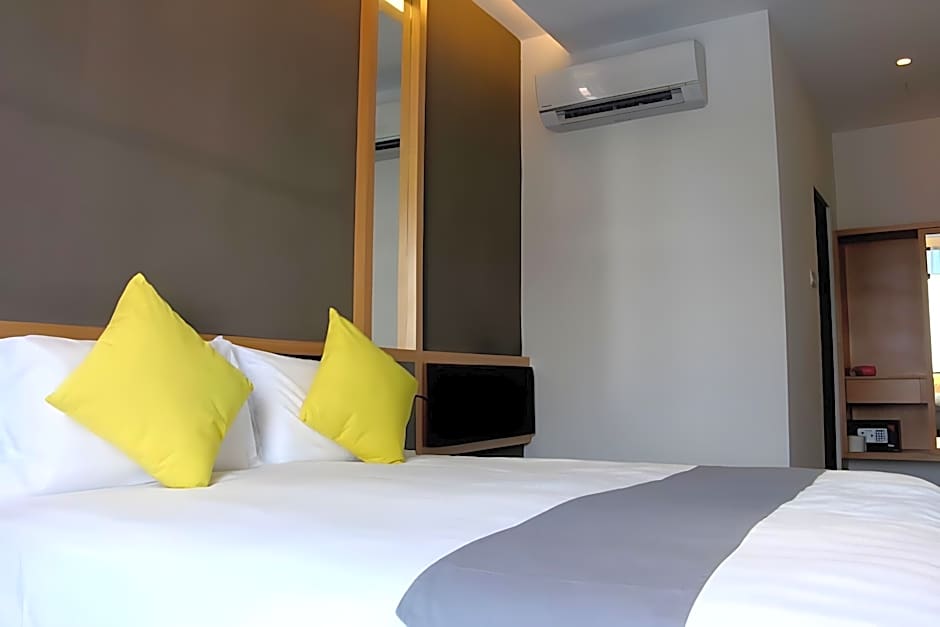 B Street Hotel