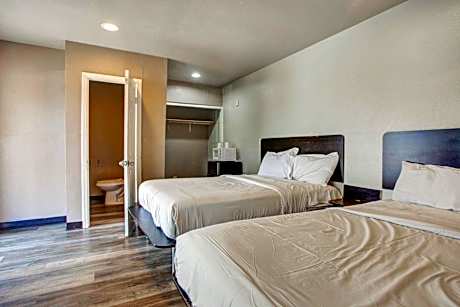 Deluxe Double Room with Two Double Beds - Smoking