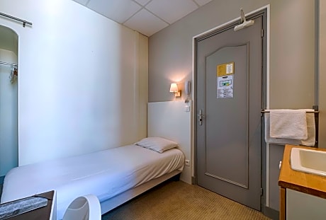 Single Room with Shared Toilet