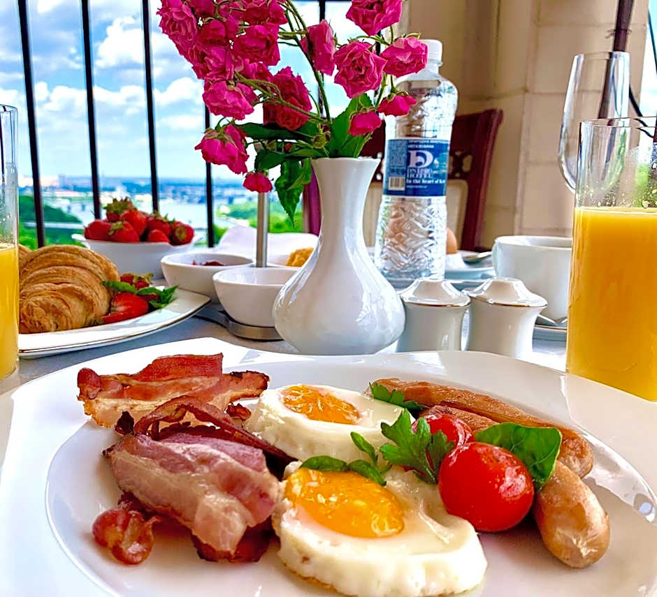 Готель Дніпро Dnipro Hotel