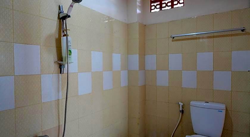 RedDoorz near Kendari Beach 2