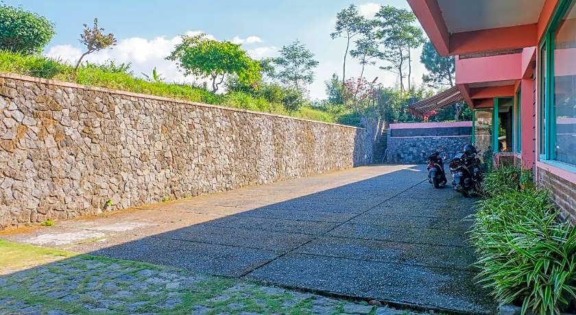 RedDoorz Syariah near Kopeng Treetop Adventure