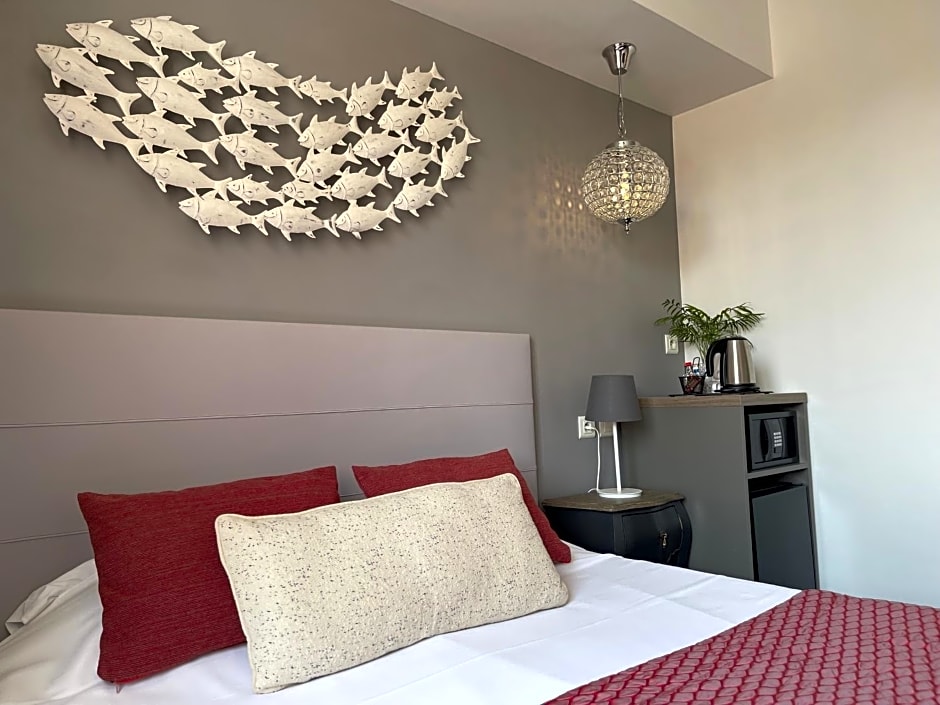 Brit Hotel Acacias