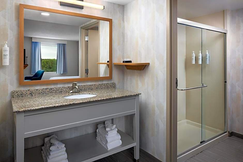 Hampton Inn By Hilton Neptune/Wall