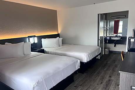 2 Full Beds | Micfridge