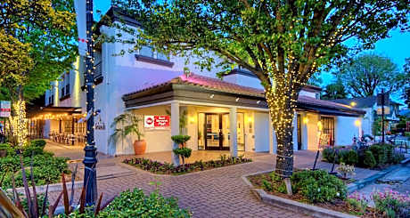 Best Western Plus Palm Court Hotel