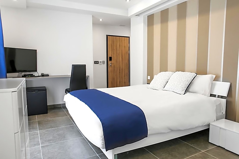 Pebbles Boutique Aparthotel