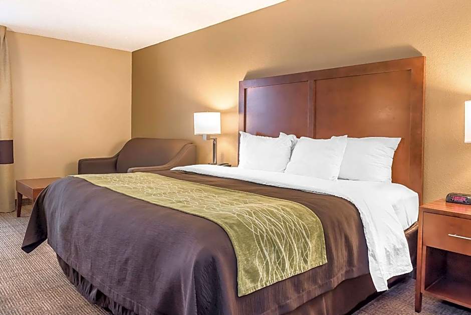 Comfort Inn & Suites Piqua-Near Troy-I75