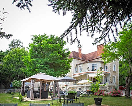 Vue du Château d'Excideuil en chambres